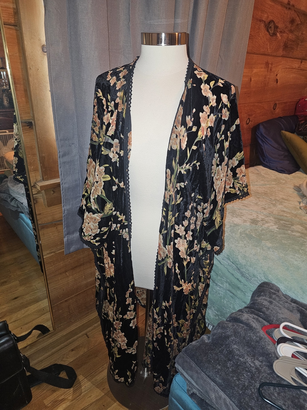 NATURAL LIFE Black Floral Kimono